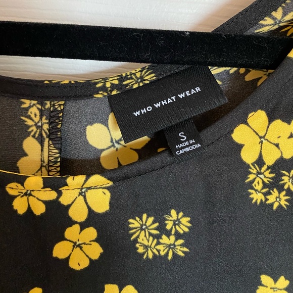 Who What Wear flutter sleeve peplum top - Picture 2 of 3